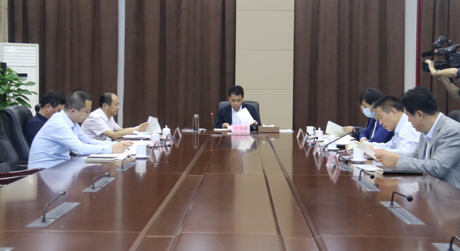 东昌府区政府党组会议召开