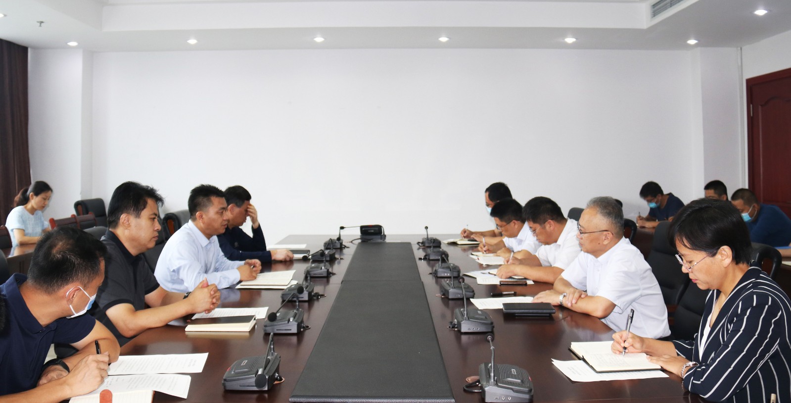 交流感悟体会 检视差距不足  巴海峰参加所在党支部党史学习教育专题组织生活会  持续深入推进党史学习教育