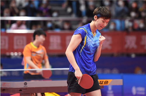 王曼昱4-0孙颖莎全运女单夺金 刘诗雯3-1陈梦摘铜