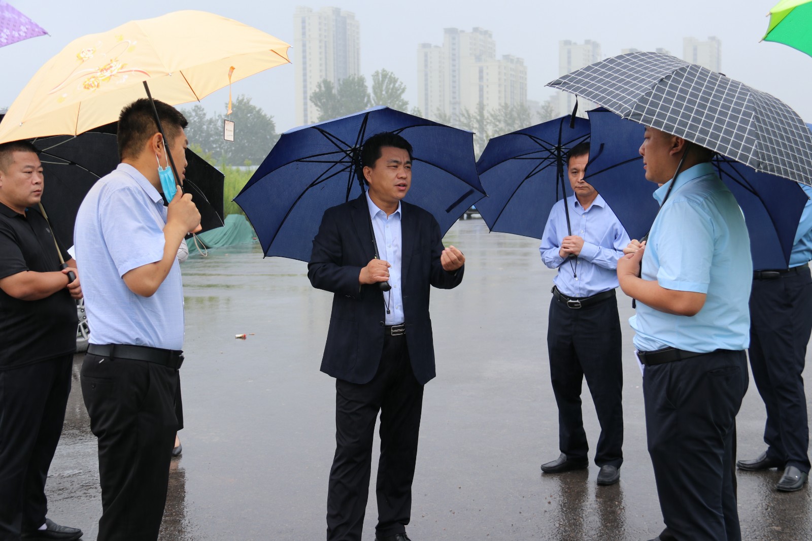 巴海峰调研督导东昌府区市政道路项目建设工作