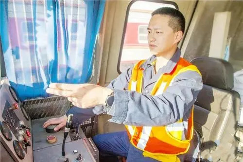 青年让铁路文化“潮”起来