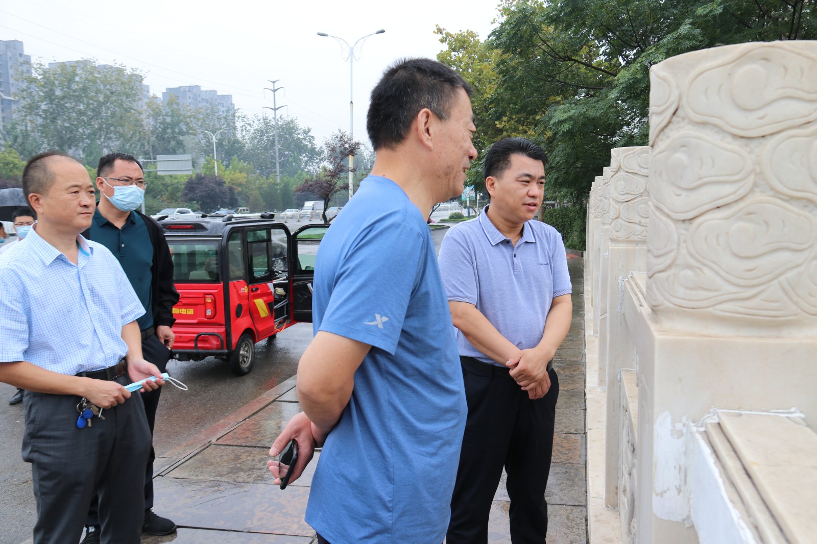 巴海峰在巡查运河及东昌湖水质情况时强调  ​落实河湖长制 守护一方绿水