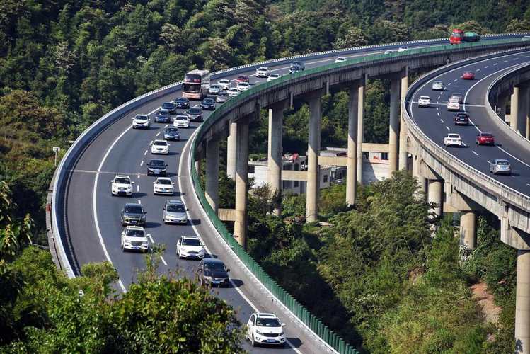 国庆假期全国安全形势总体平稳 高速公路和主要干道整体有序畅通