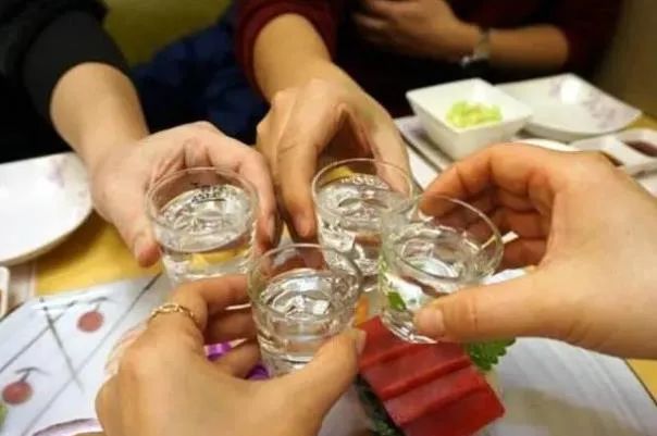 江西一员工公司聚会饮酒后失足死亡，组织者被索赔120万元
