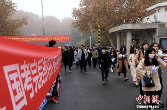 2022国考今起报名 近七成招录计划专招应届生