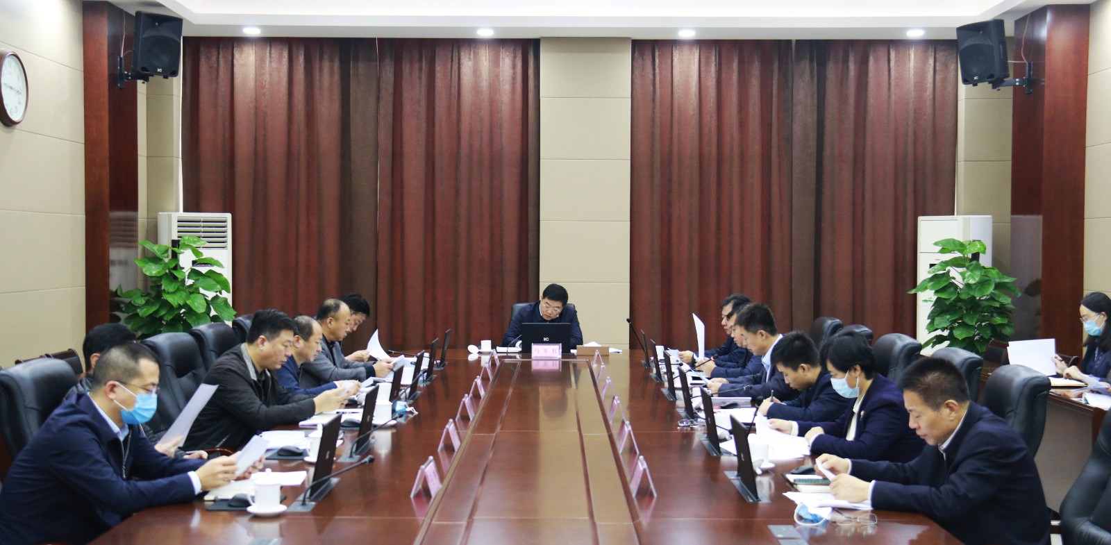 马军权主持召开东昌府区委常委会会议