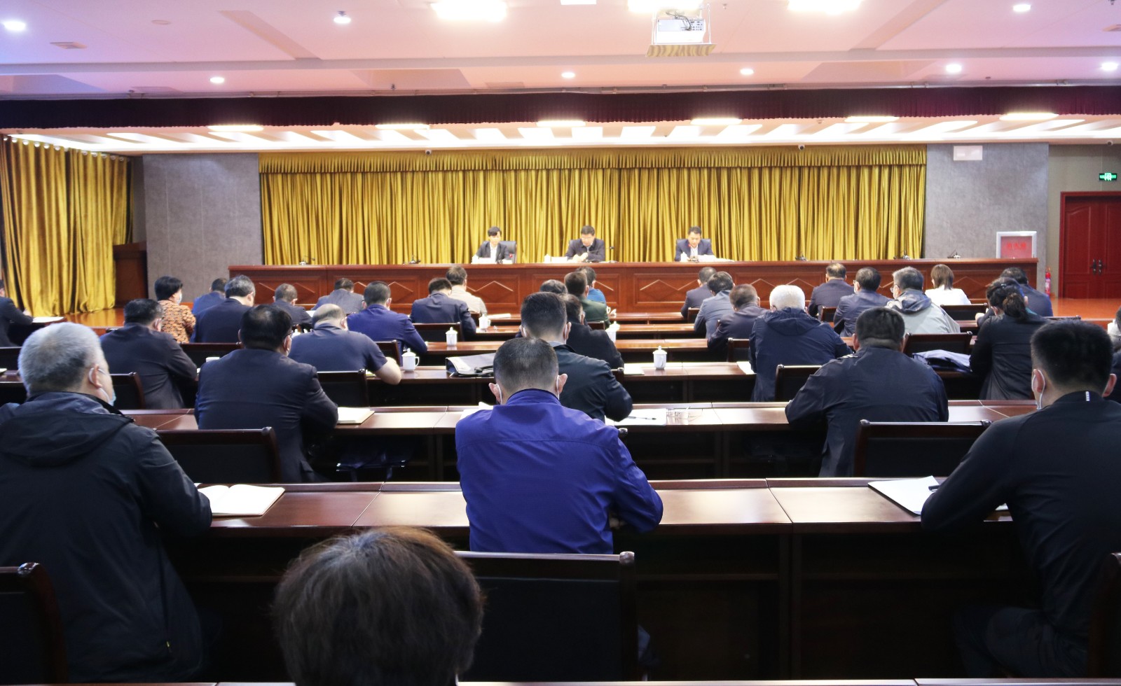 坚决扛牢责任 全力抓好复审迎检各项工作 东昌府区国家卫生城市复审迎检工作会议召开 马军权出席并讲话 巴海峰主持