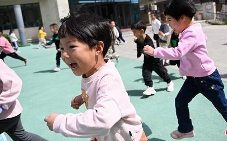 发改委等23部门：支持企事业单位等提供普惠托育服务