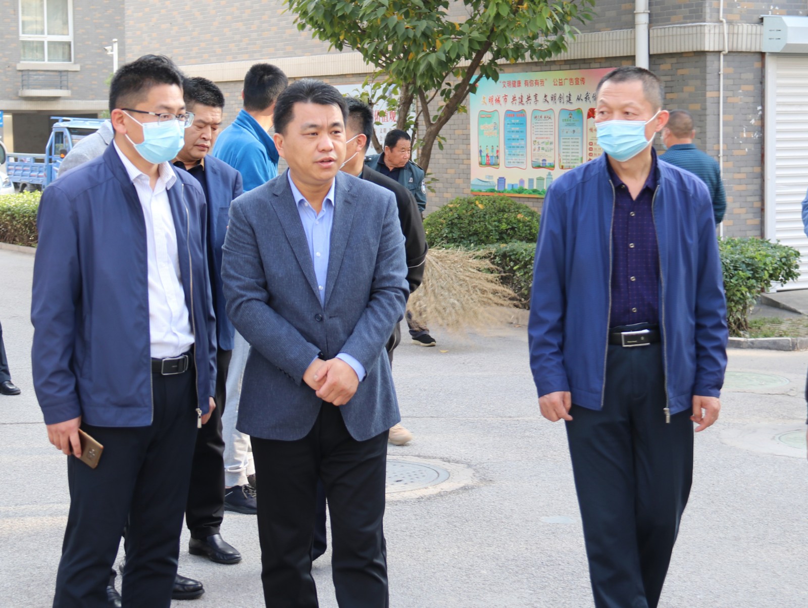 东昌府区委副书记、区长巴海峰督导国家卫生城市复审迎检工作