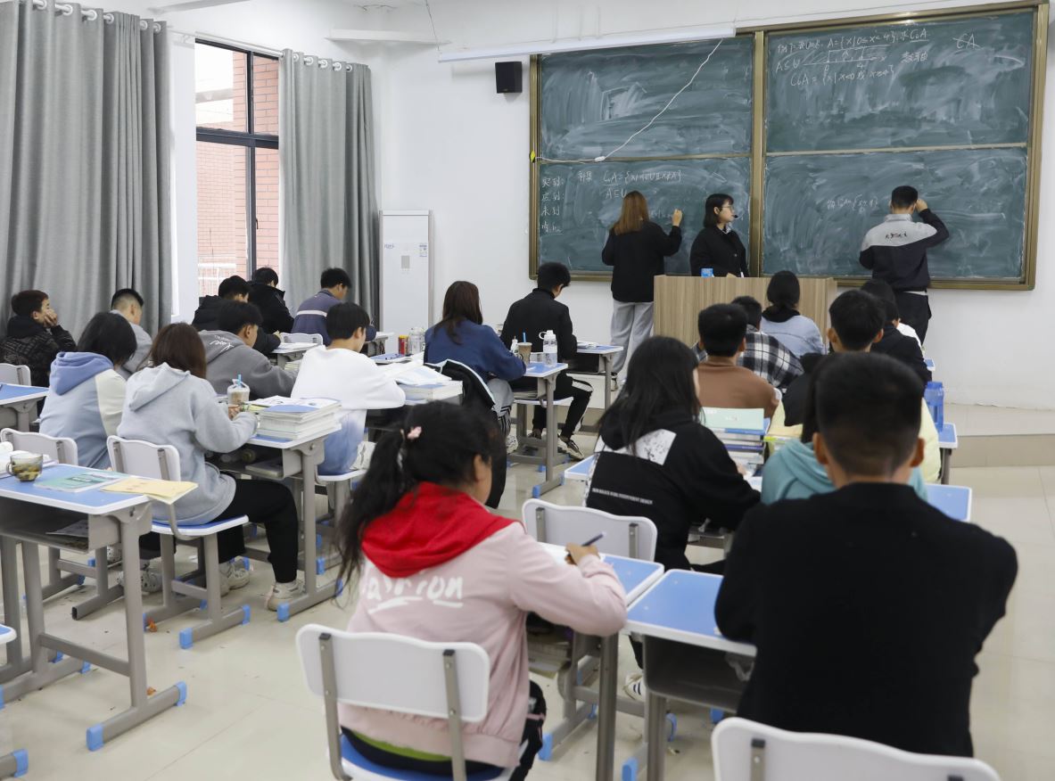 职校“严格管理”背后，谁失去了期待？