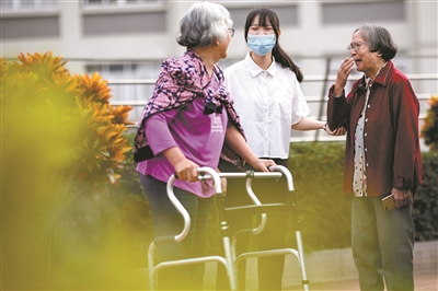 养老院里的青春力量