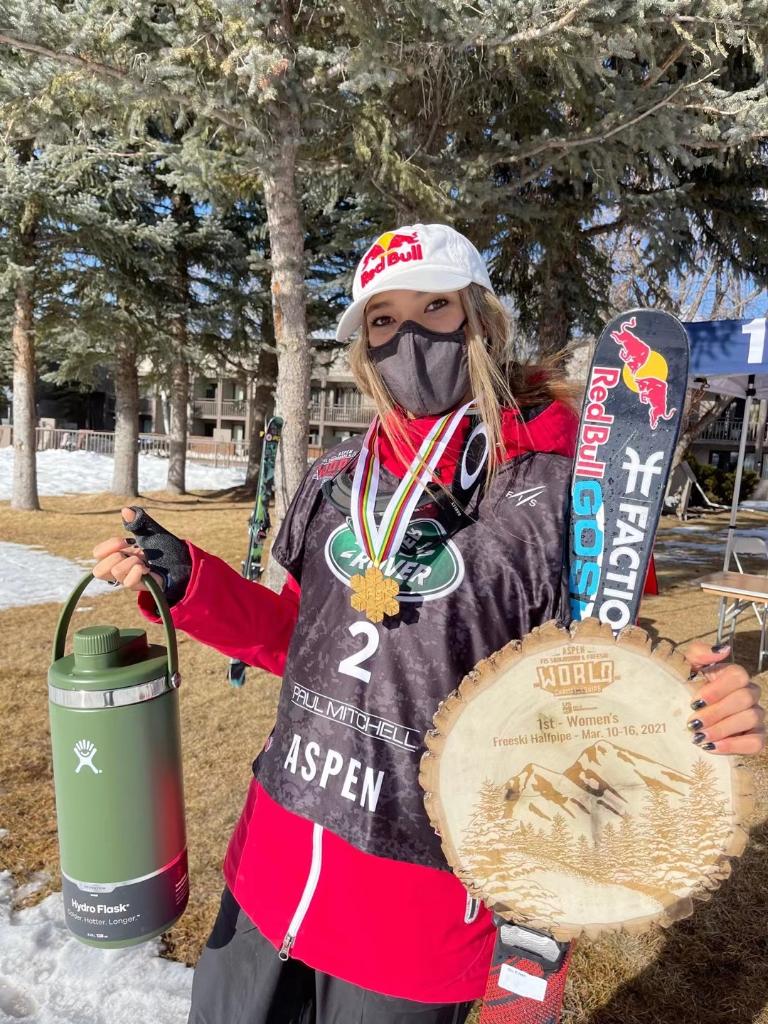谷爱凌：当年滑雪队里唯一的女孩，如今正在书写历史