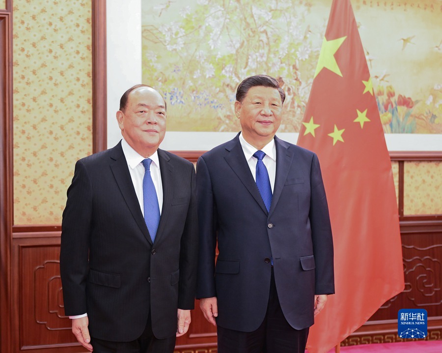习近平会见来京述职的贺一诚