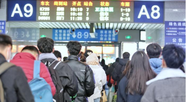 元旦火车票明起开售 多地要求进返城须持核酸证明