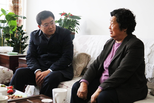 东昌府区委书记马军权走访慰问部分退休老干部