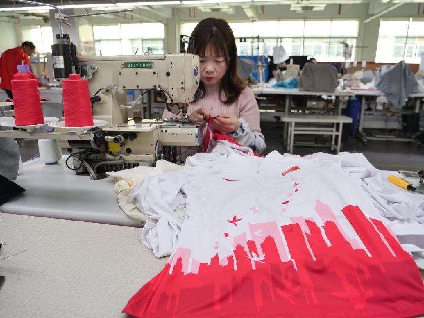 走近冬奥丨 “刀枪不入”的冬奥比赛服是怎样炼成的？