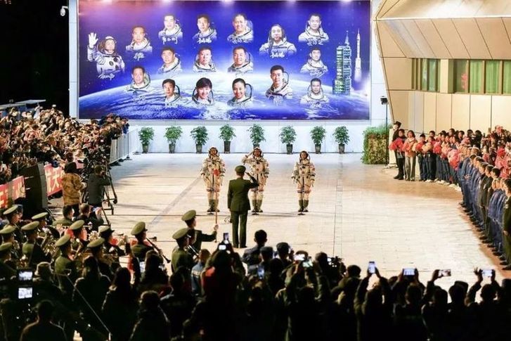 旅程过半，“感觉良好”乘组都干些啥？[组图]