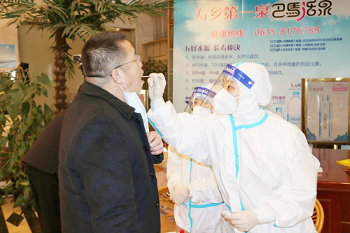 肩负使命赴盛会 政协委员向大会报到