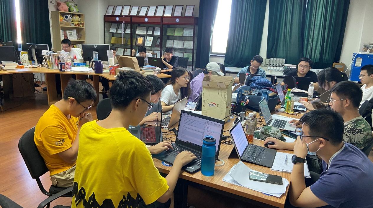上海团组织把“创新实验室”搬到学生身边 让青少年在家门口“触摸”科创