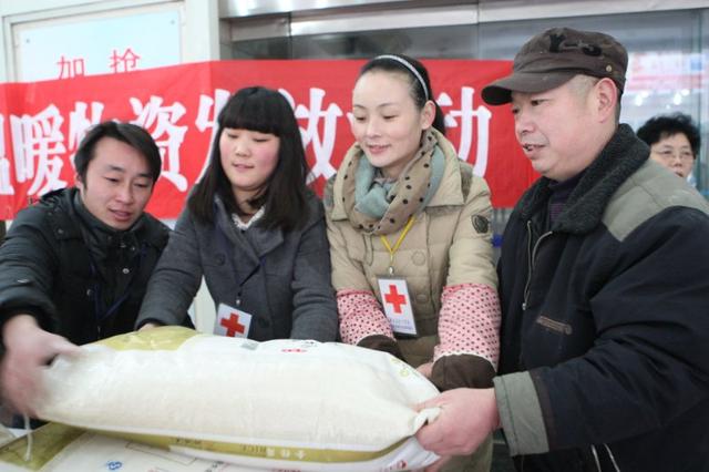 民政部：保障就地过年的困难群众安心过年
