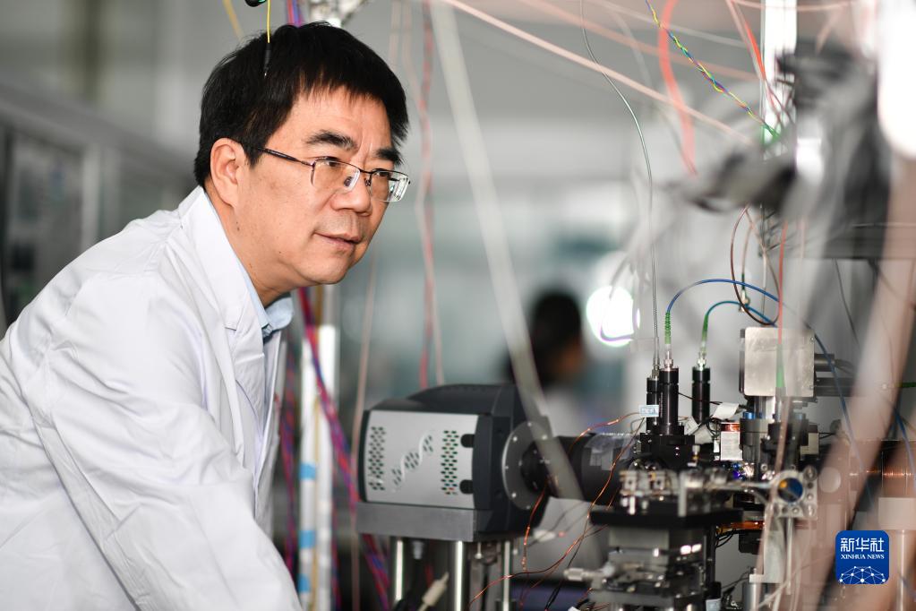 大国“钟”匠——记中科院国家授时中心首席科学家张首刚和他的“时间团队”