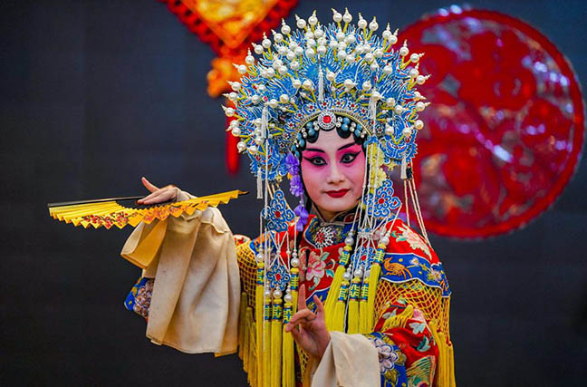 中国非遗与现代设计激情碰撞 中外媒体记者探访“艺术园区5.0版本”[组图]