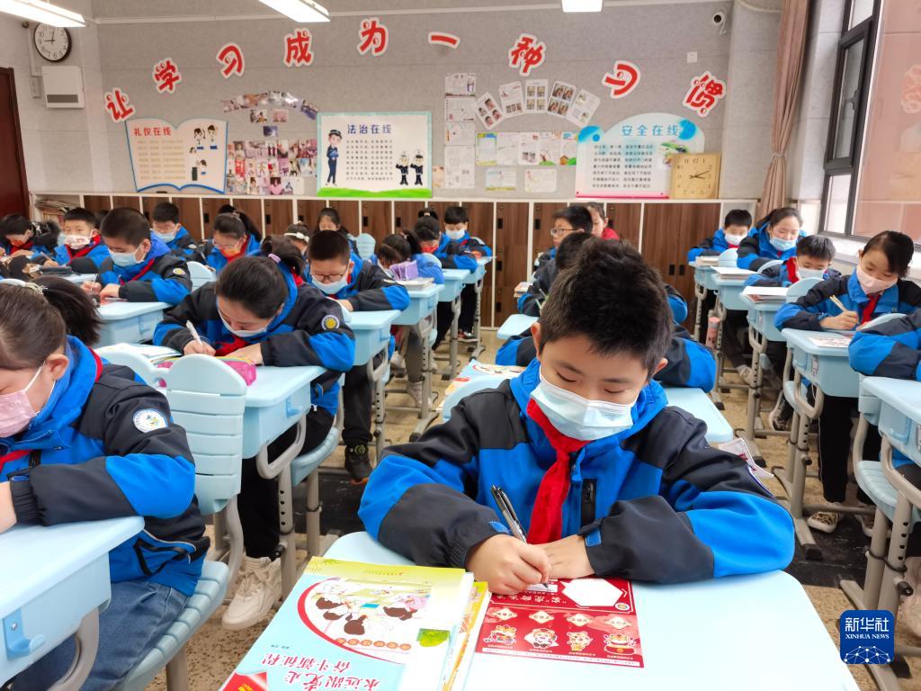 新华全媒+丨这个春季学期，看“双减”如何更上层楼