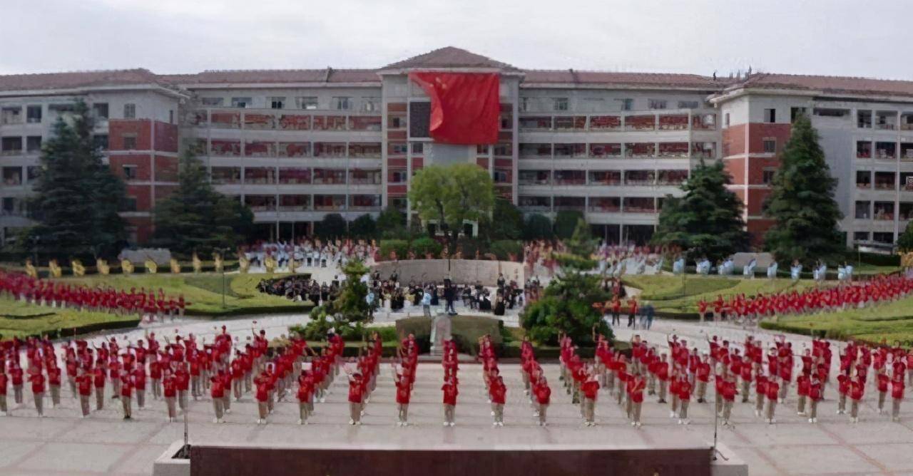 白湘菱：曾是江苏省状元，因为历史成绩无缘清北，现在如何了