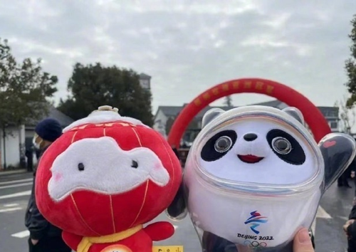 凭实力实现“冰墩墩自由”！女足队员想要的冰墩墩雪容融，安排上了