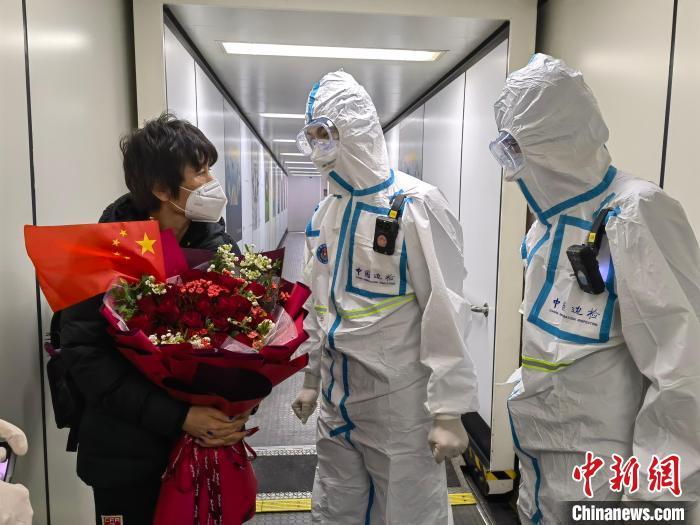 中国女足凯旋 平安抵达上海浦东国际机场
