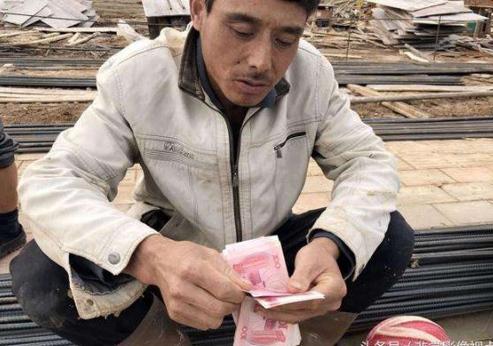 收入稳中有升 农民工如何管好用好鼓起来的“钱袋子”