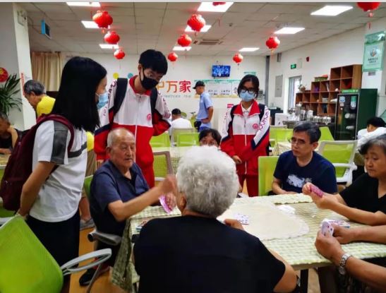 模拟政协：民主意识从小抓起