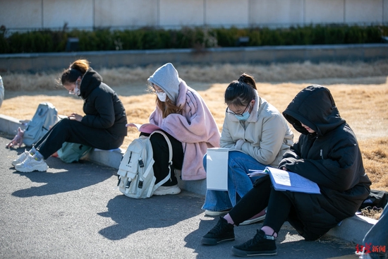 考研人迷失在“职场怪圈” 是谁在“需要”研究生？
