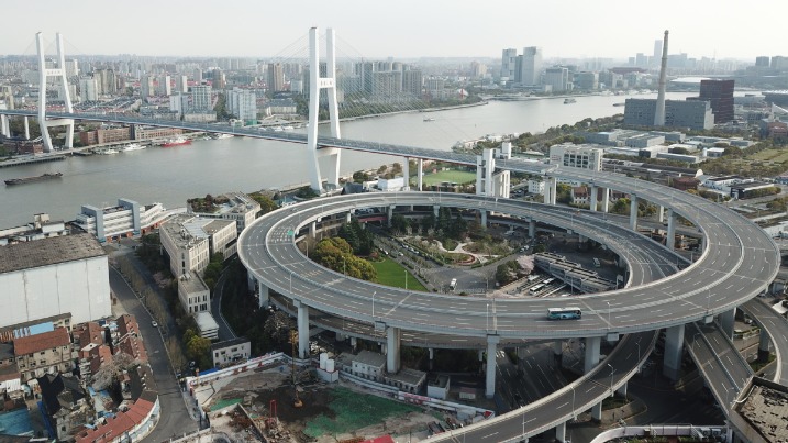 上海以黄浦江为界分区分批开展新一轮核酸筛查