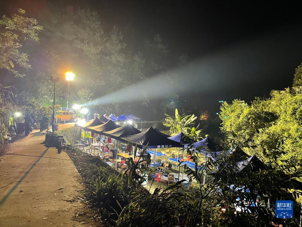 紧急救援！东航客机坠毁事故搜救进行时