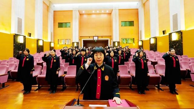 首个“女法官国际日” 让我们一起致敬女法官