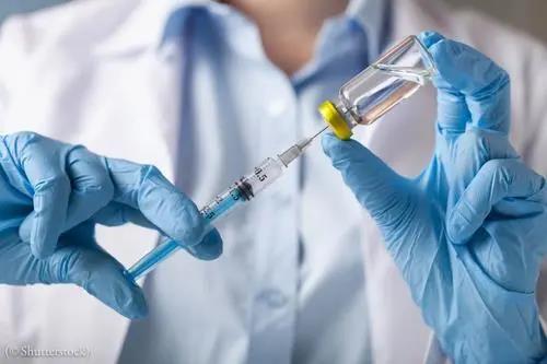 积极稳妥提高老年人疫苗接种率