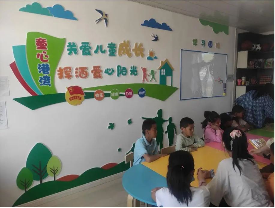 共青团“童心港湾”组织“六个一”服务活动