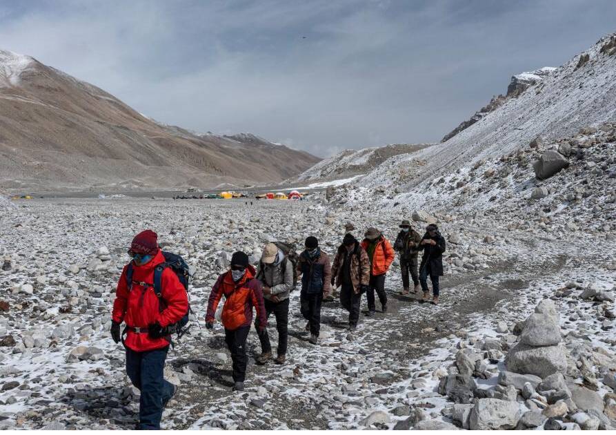 中国科考探秘地球之巅 构筑珠峰梯度气象观测体系
