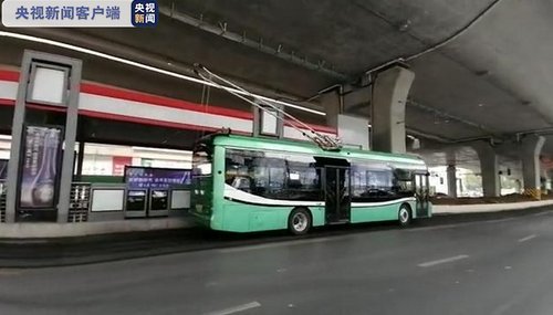 郑州：11日零时起，公交、地铁、出租车、市域内班线客运恢复正常运营