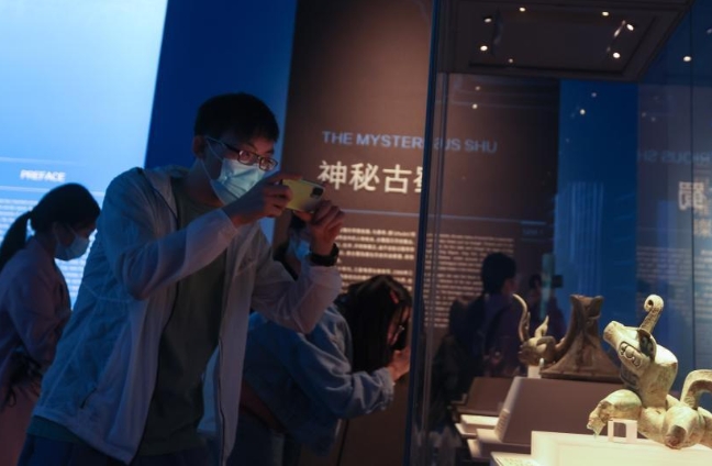 三星堆上新 “机器狗”铜神兽首次面向公众展出