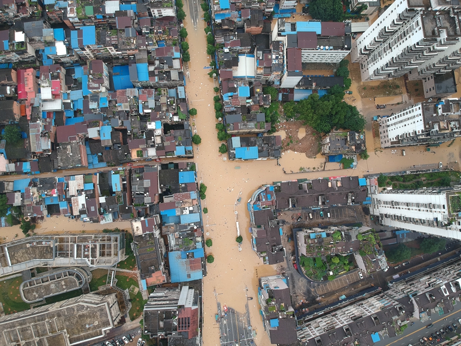 福建北部地区遭遇强降雨侵袭
