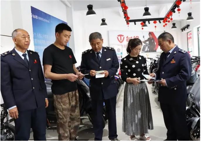 税务“青年先锋队”助推市民购车热情