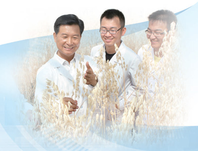 奋斗者 正青春·一线故|事破译裸燕麦基因密码