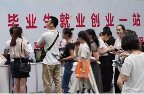各地高校打响“稳就业”攻坚战
