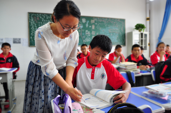 教育帮扶成为民族团结的“黏合剂” 牵手十八载，汉藏两地共育“格桑花