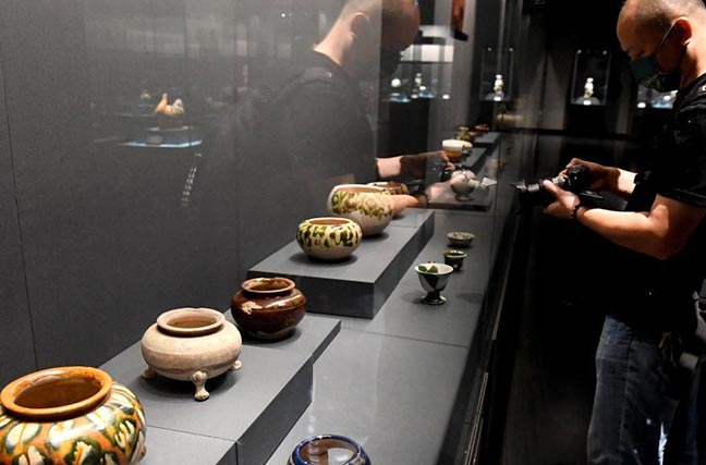 我国五省十窑唐三彩首次联展亮相河南郑州[组图]