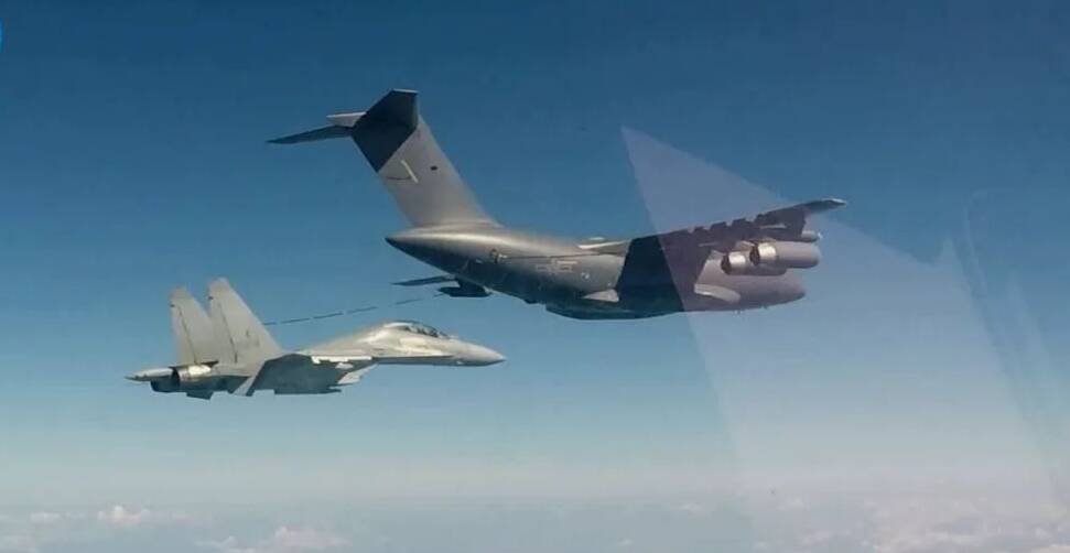 东部战区在台岛周边海空域组织的联合军事行动成功完成各项任务