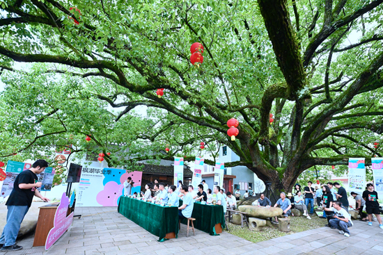 将毕业设计“写”在乡村田间地头 论文要过高校导师、村民“导师”两大关