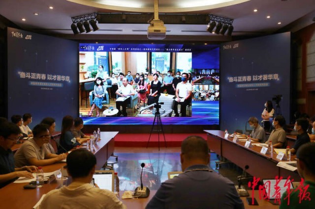 这场青年的对话凝聚“微光”照亮成长